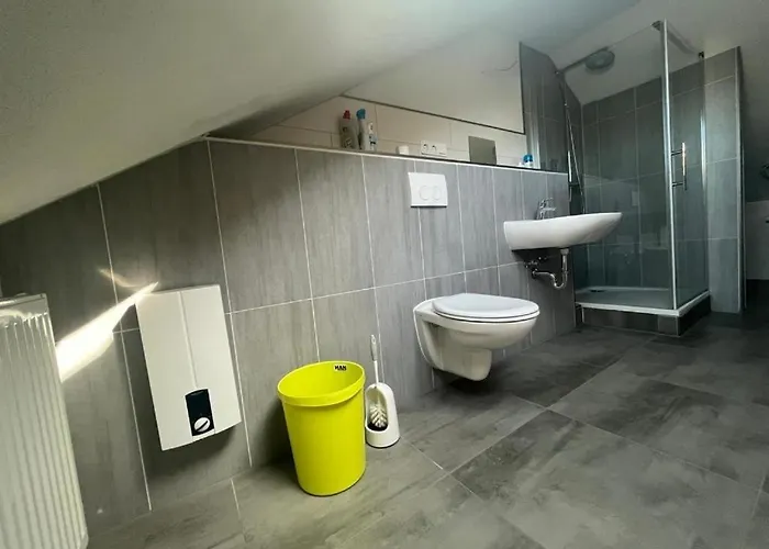 Mz Zimmervermietung ホームステイ *